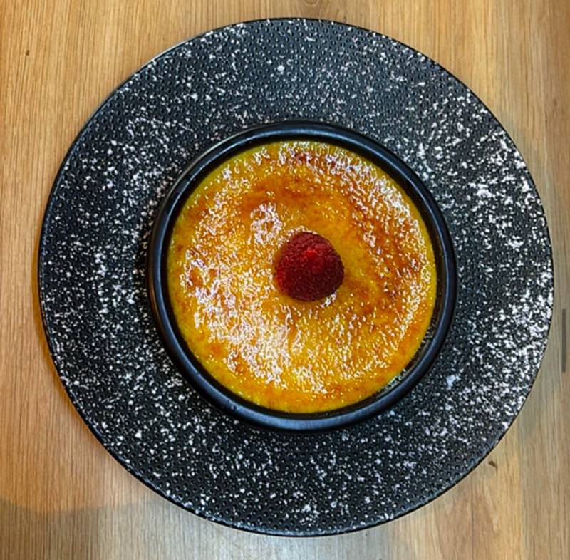 Manger une crème brulée dans un restaurant Le Havre 